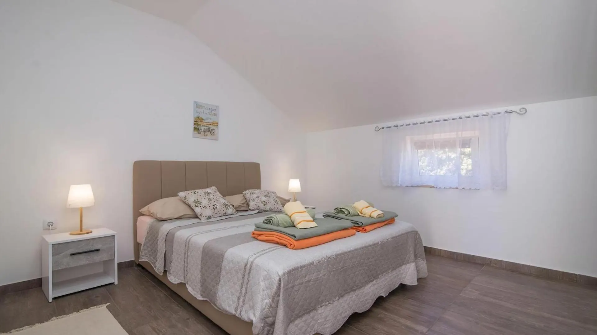 Tia Appartement Mit Meerblick Veli Losinj Apartment