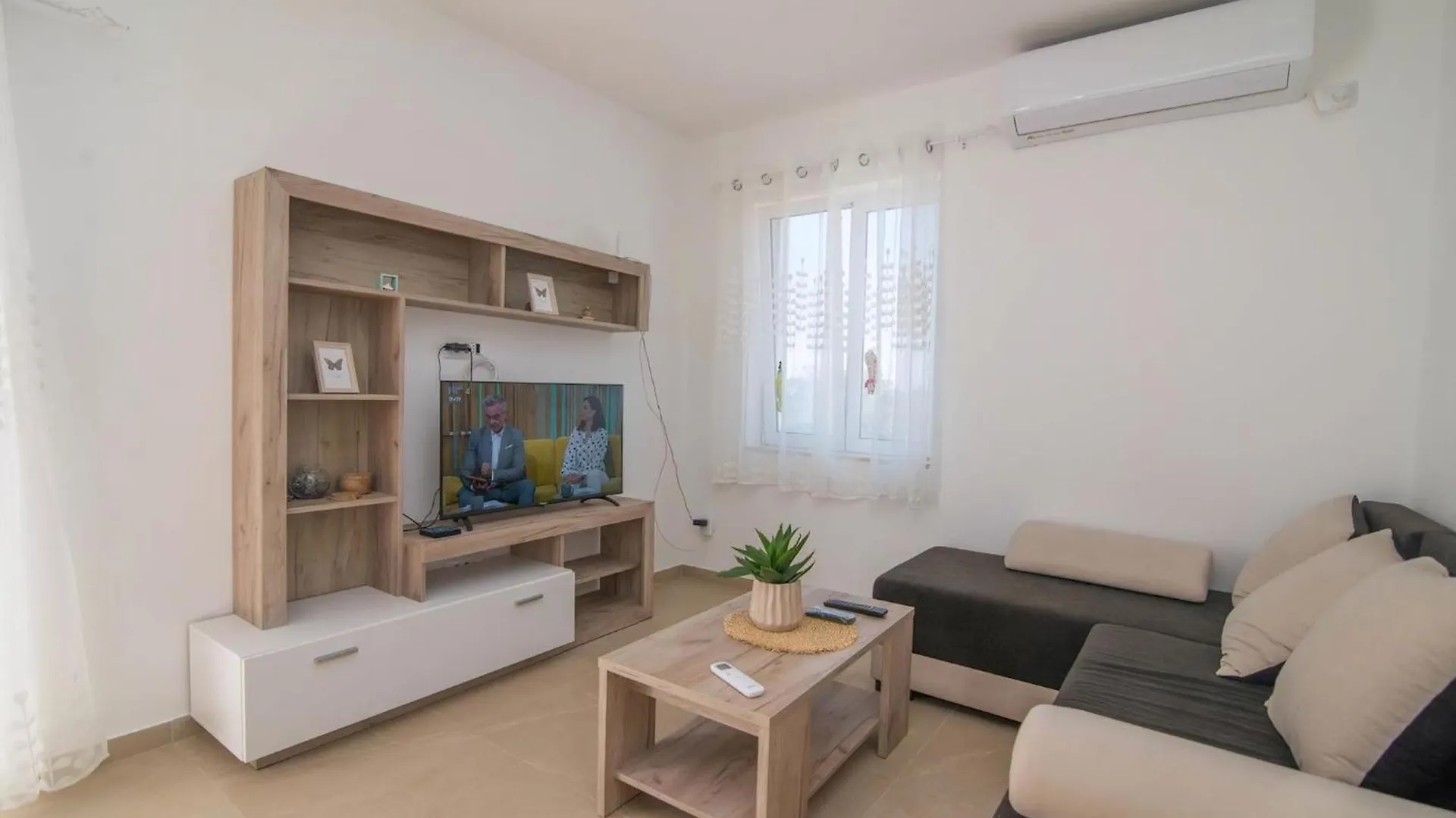 Tia Appartement Mit Meerblick Veli Losinj Apartment