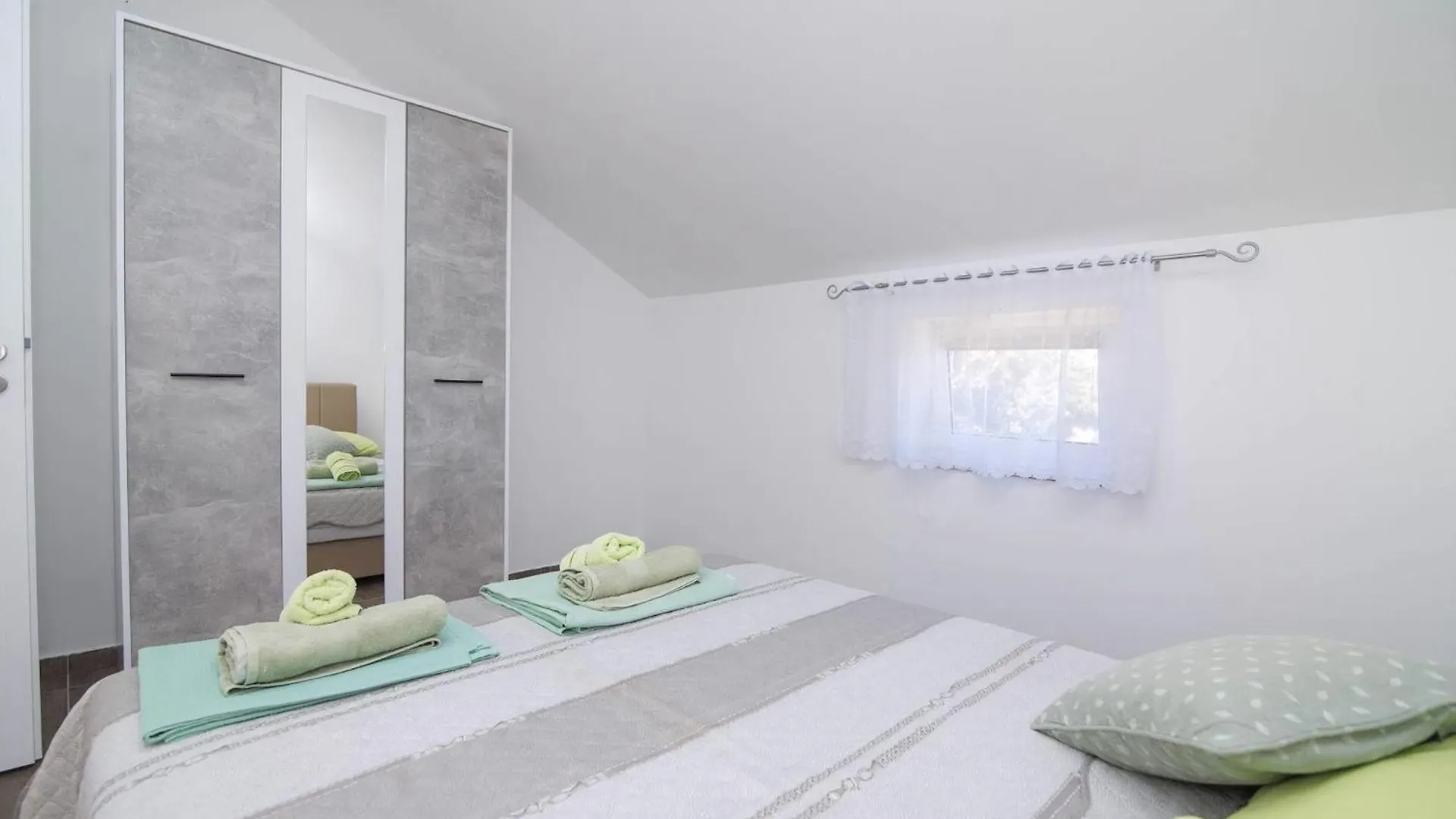 Tia Appartement Mit Meerblick Veli Losinj