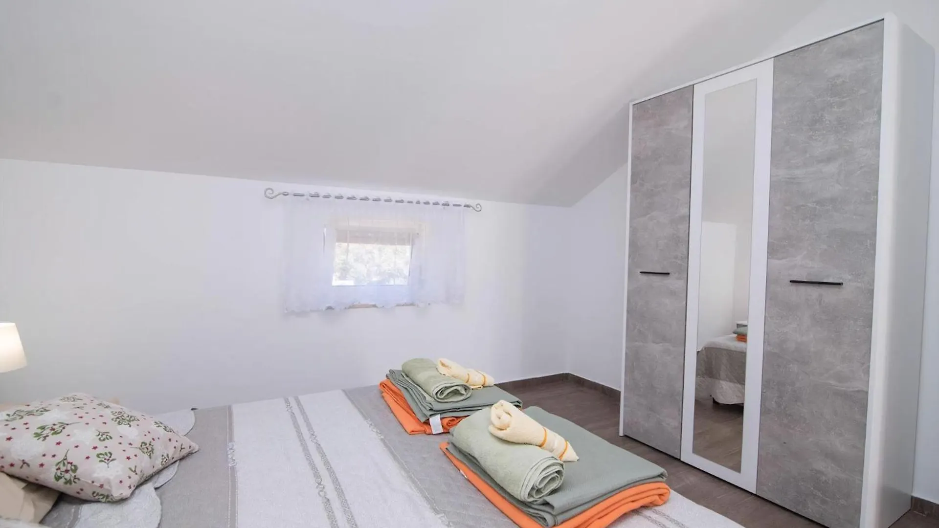 Tia Appartement Mit Meerblick Veli Losinj